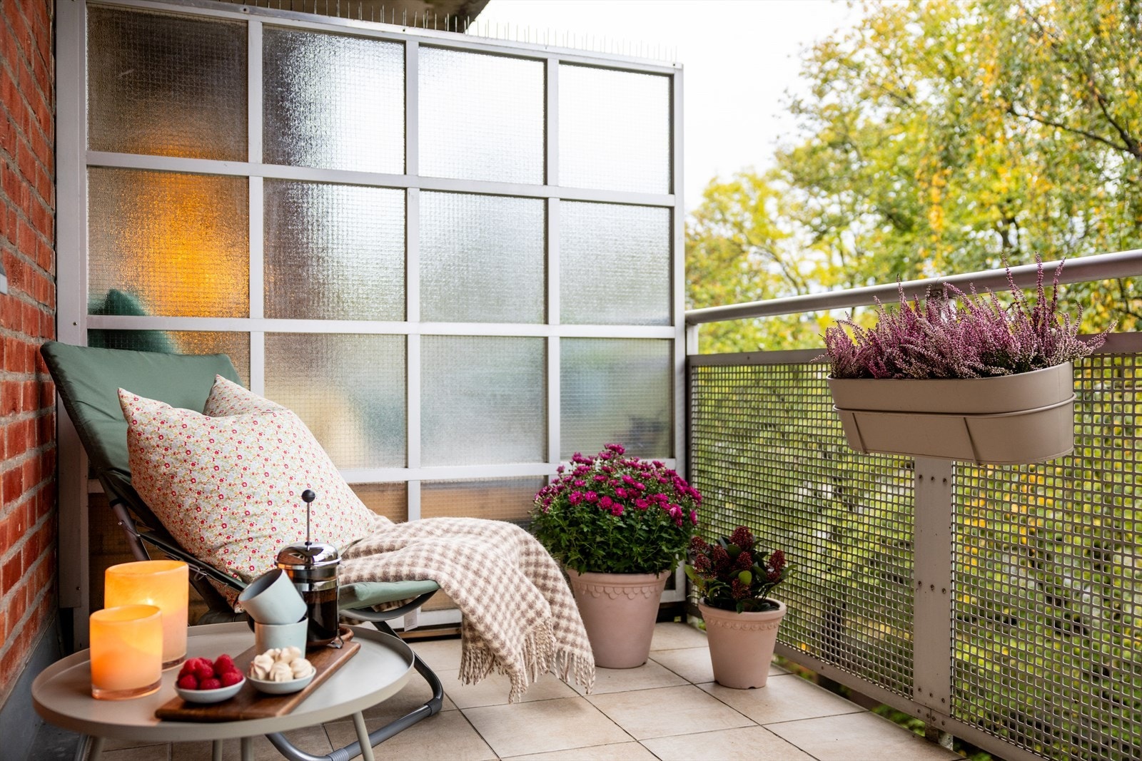 Det er god plass til sittegruppe, grill og beplantning. Galleribilde