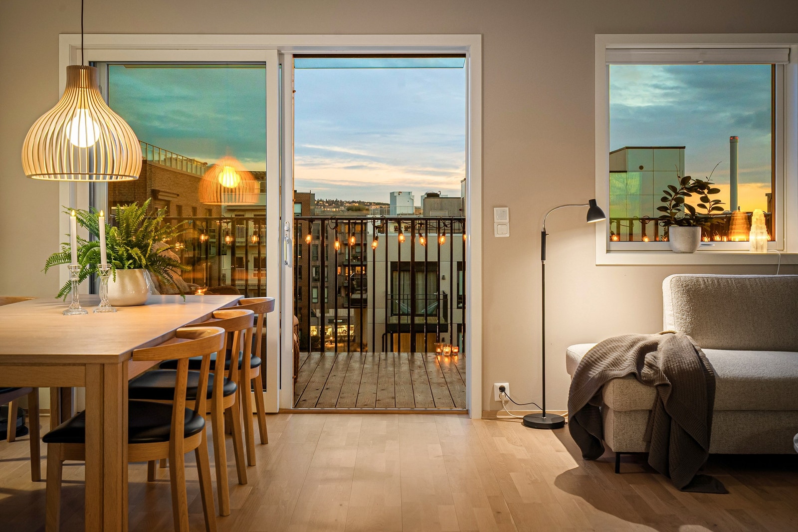 Velkommen til Midtveien 43! Presentert av Emma Eikrem v/ Krogsveen Majorstuen og Oslo Vest. Foto: CASP Galleribilde