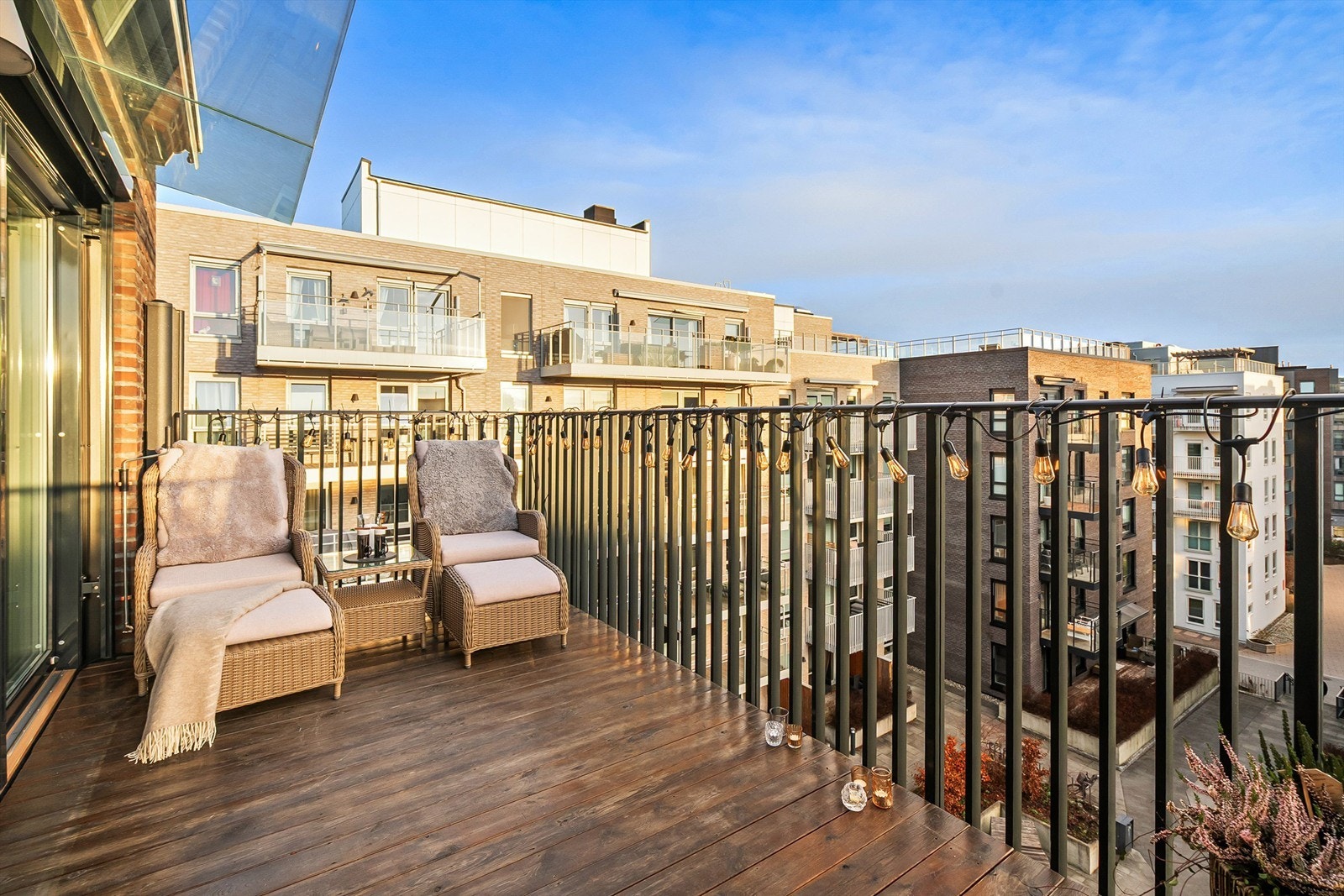 Balkongen har god plass til ønsket møblement. Galleribilde