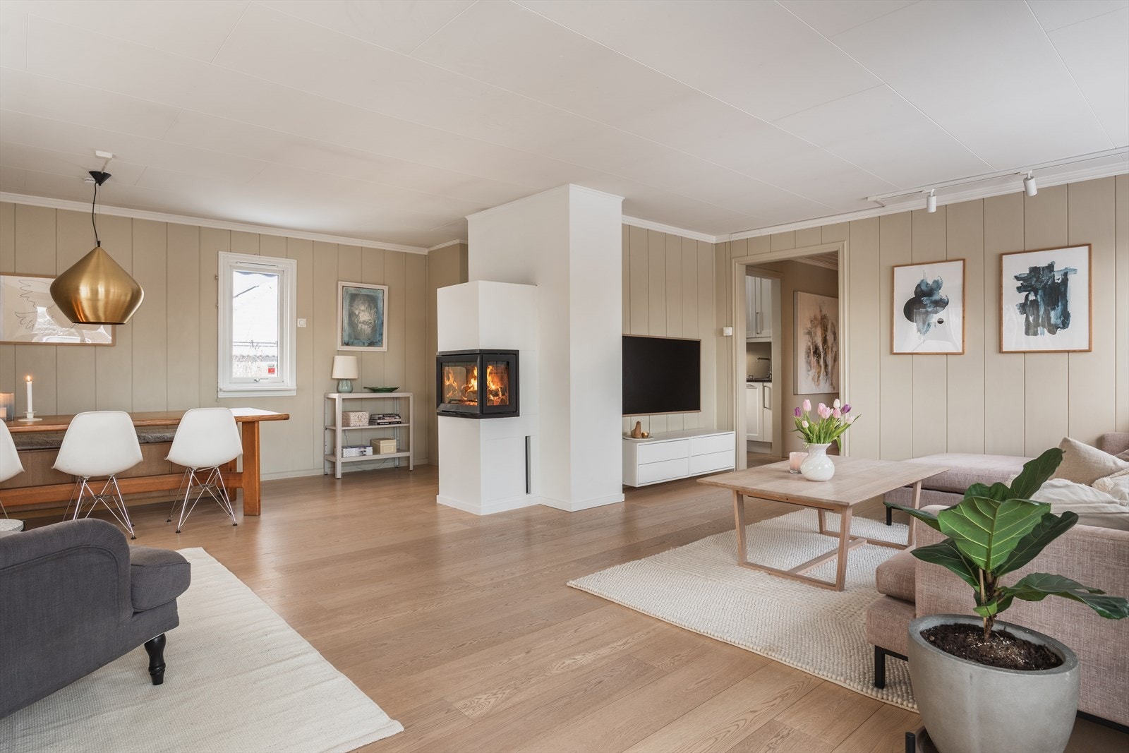 Lun og innbydende atmosfære med gode møbleringsmuligheter Galleribilde