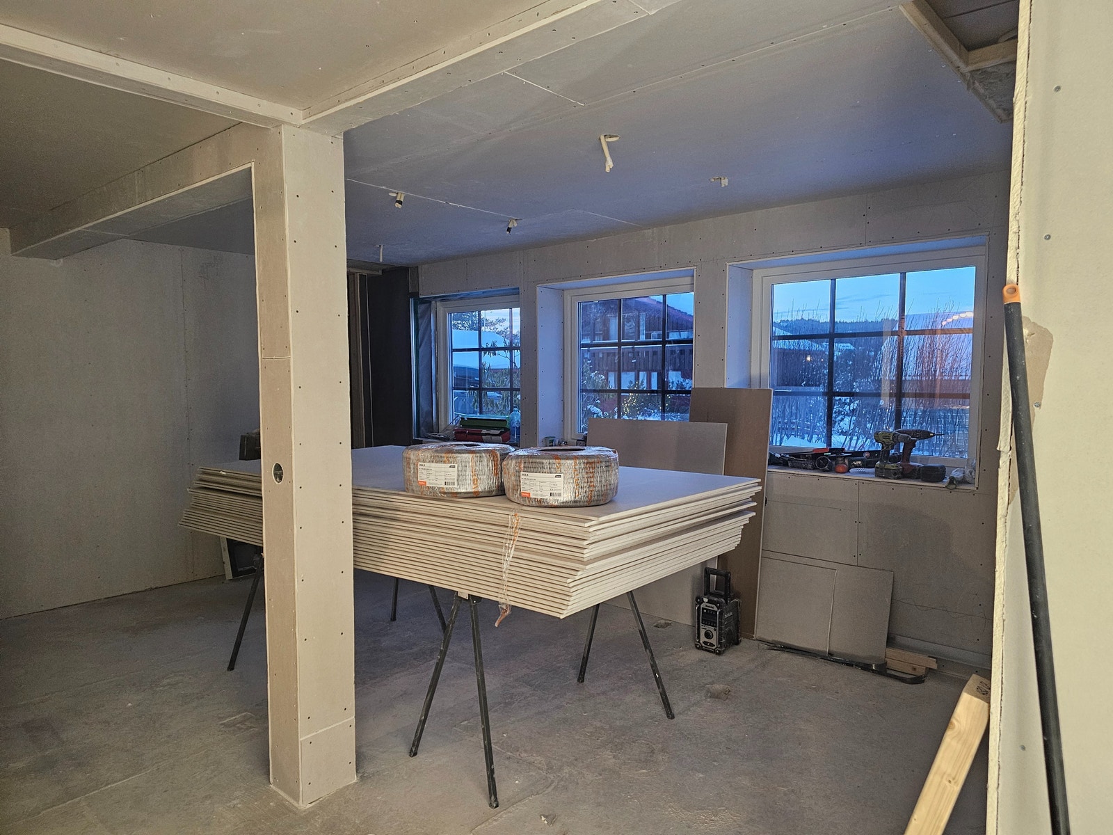 Stue/kjøkken i åpen løsning Galleribilde