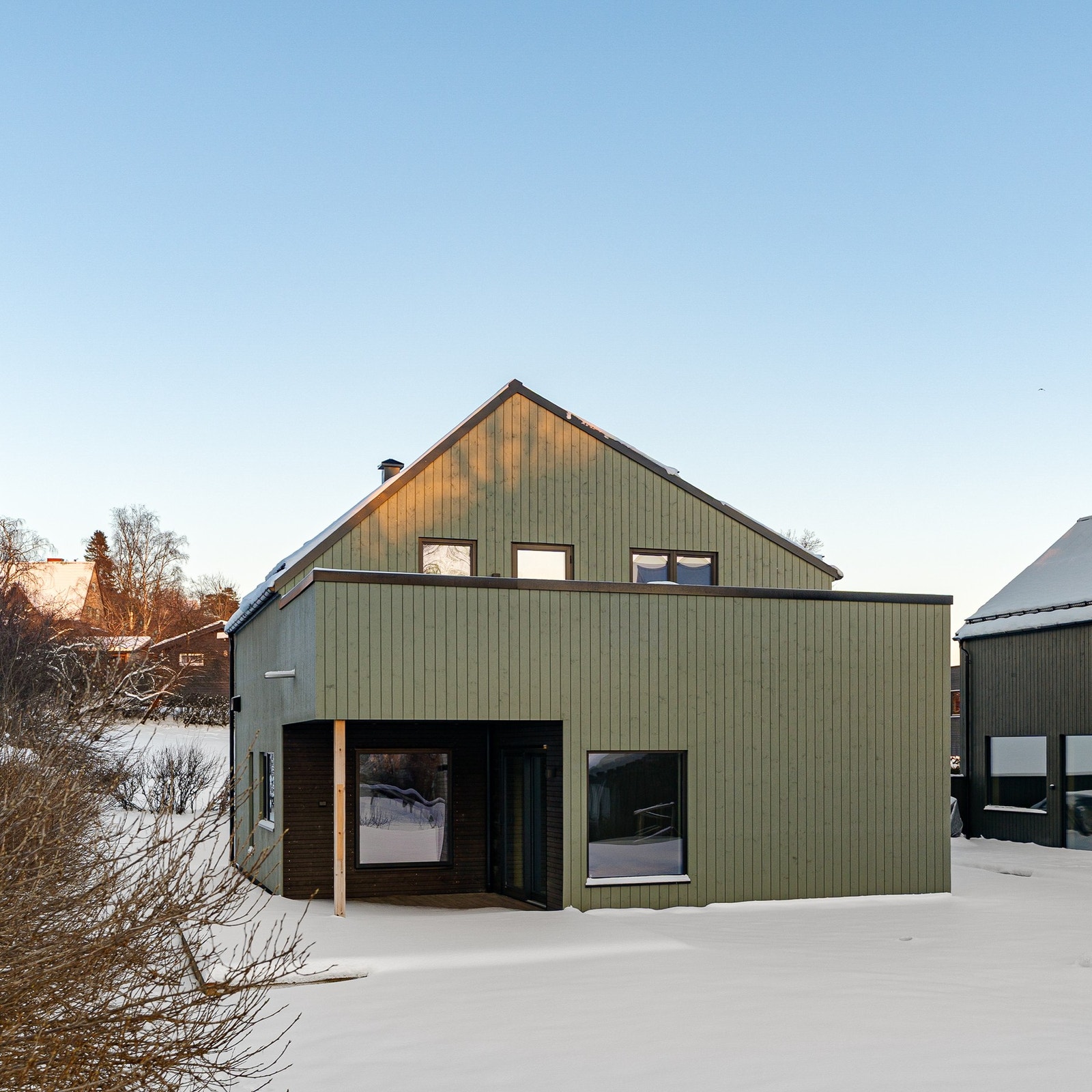 Solrik og skjermet terrasse. Galleribilde