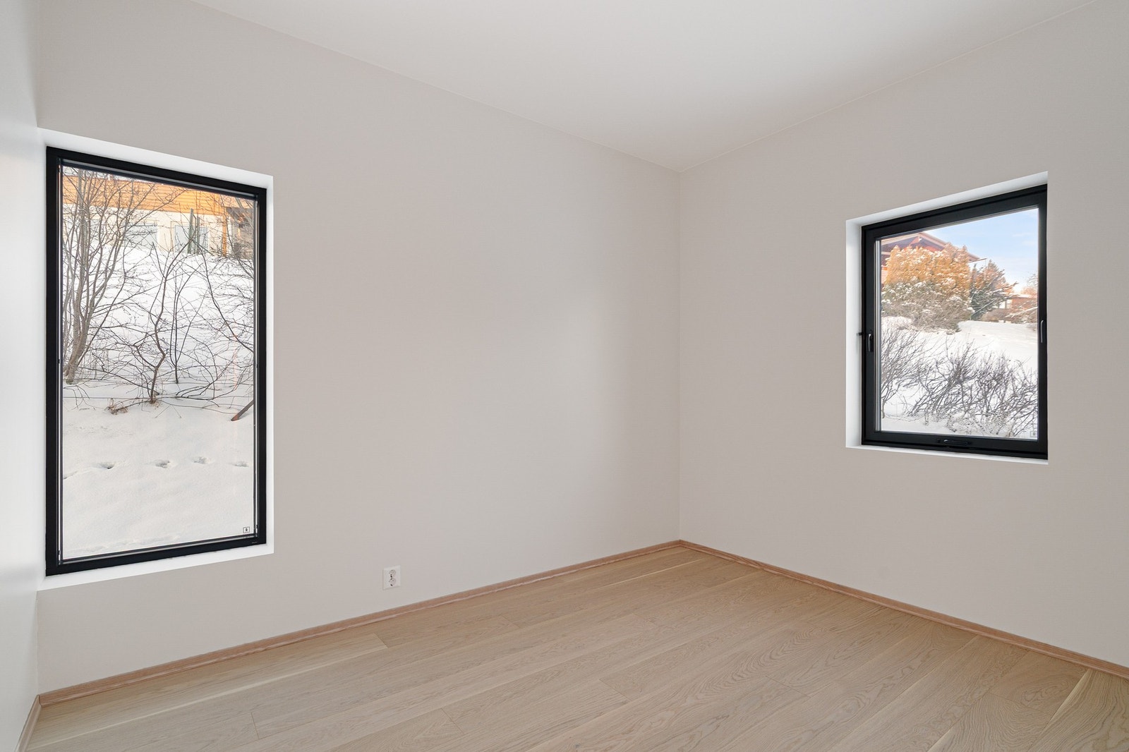 Ekstra rom på 9 kvm som kan brukes som eksempelvis soverom, gjesterom, TV-stue, kontor eller spisestue. Galleribilde