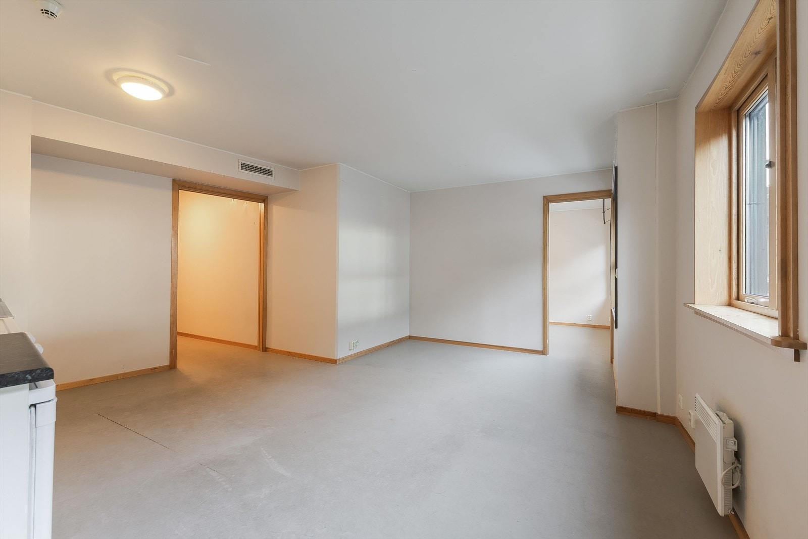 Stue og kjøkken mot entre og soverom Galleribilde