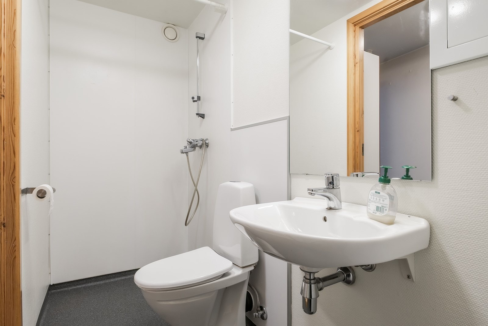 Bad med toalett Galleribilde