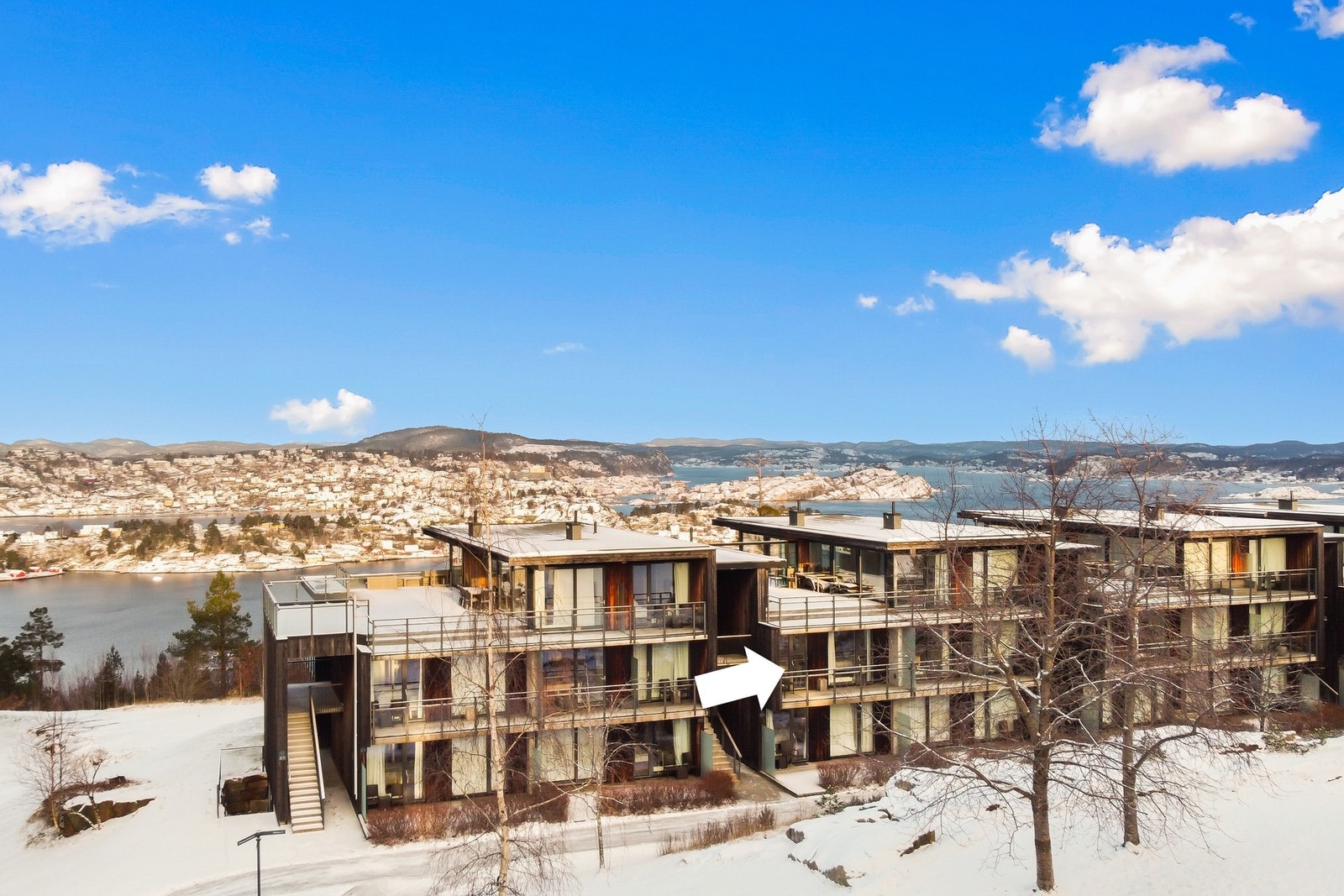 Medfølgende båtplass, garasjeplass, golfbil og tre personlige adgangskort til resortets spa- og velværeanlegg! Galleribilde