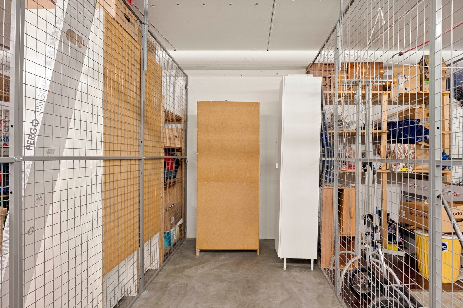 Leiligheten disponerer en ekstern bod på ca. 5 m² i kjelleren, som gir gode og praktiske lagringsmuligheter. Galleribilde