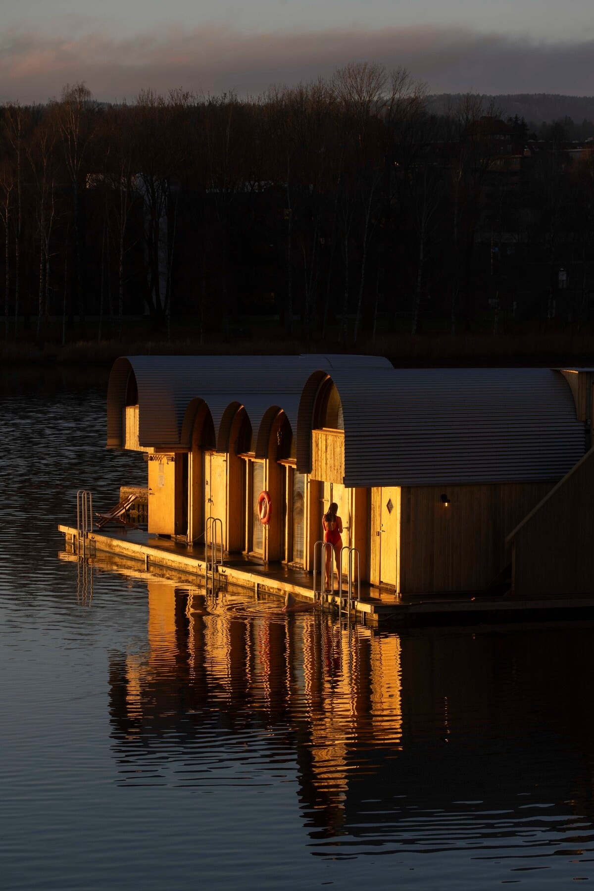På Kadettangen ligger Pust med moderne badstuer hvor du kan kombinere forfriskende sjøbad med avslapning i elektrisk oppfyrt badstue, en perfekt opplevelse året rundt. Galleribilde