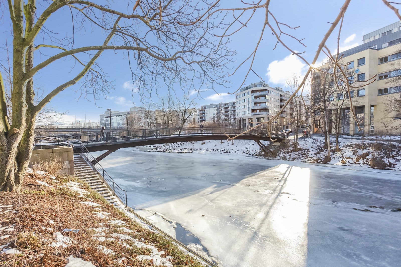 Det er kort vei til Sandvika sentrum hvor blant annet et av Norges største kjøpesentre ligger. Galleribilde