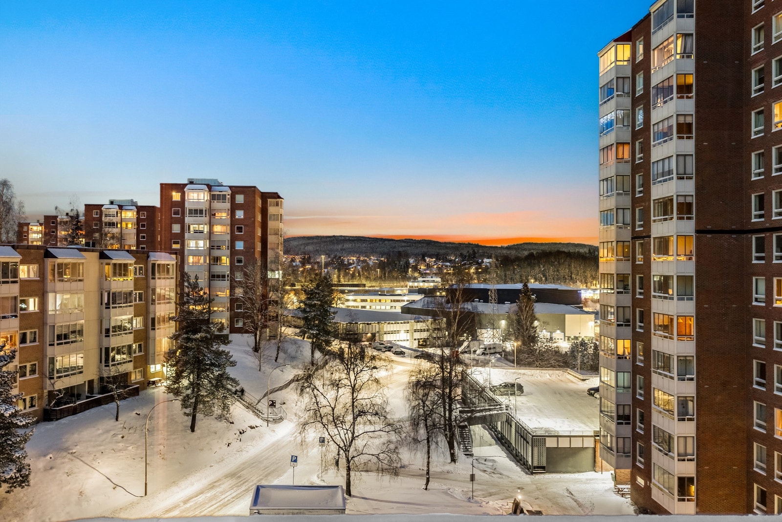 Det er kun 10 minutters gange til Ellingsrudåsen T-banestasjon med rask adkomst til sentrum. Galleribilde