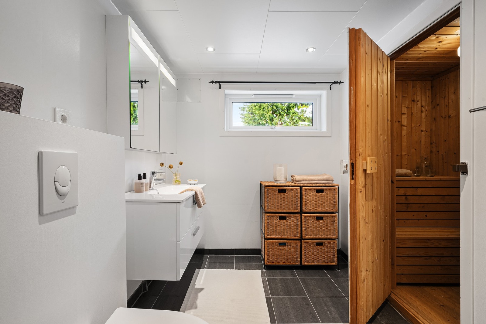 Badstue (i ustand, se salgsoppgave). Galleribilde