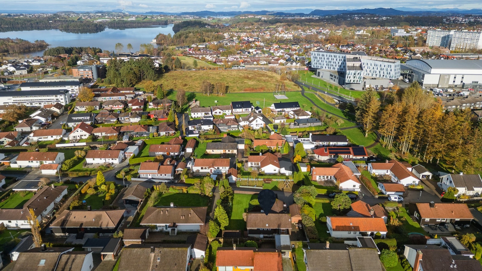 Boligen har en attraktiv beliggenhet på Madlamark. Galleribilde