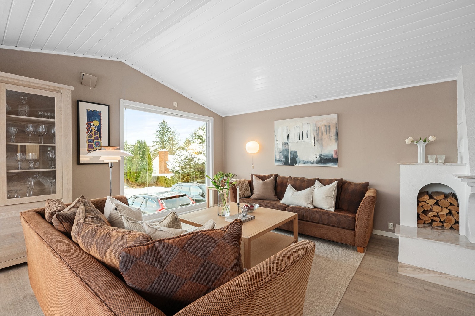 Stuen har en lun og hjemmekoselig atmosfære. Galleribilde