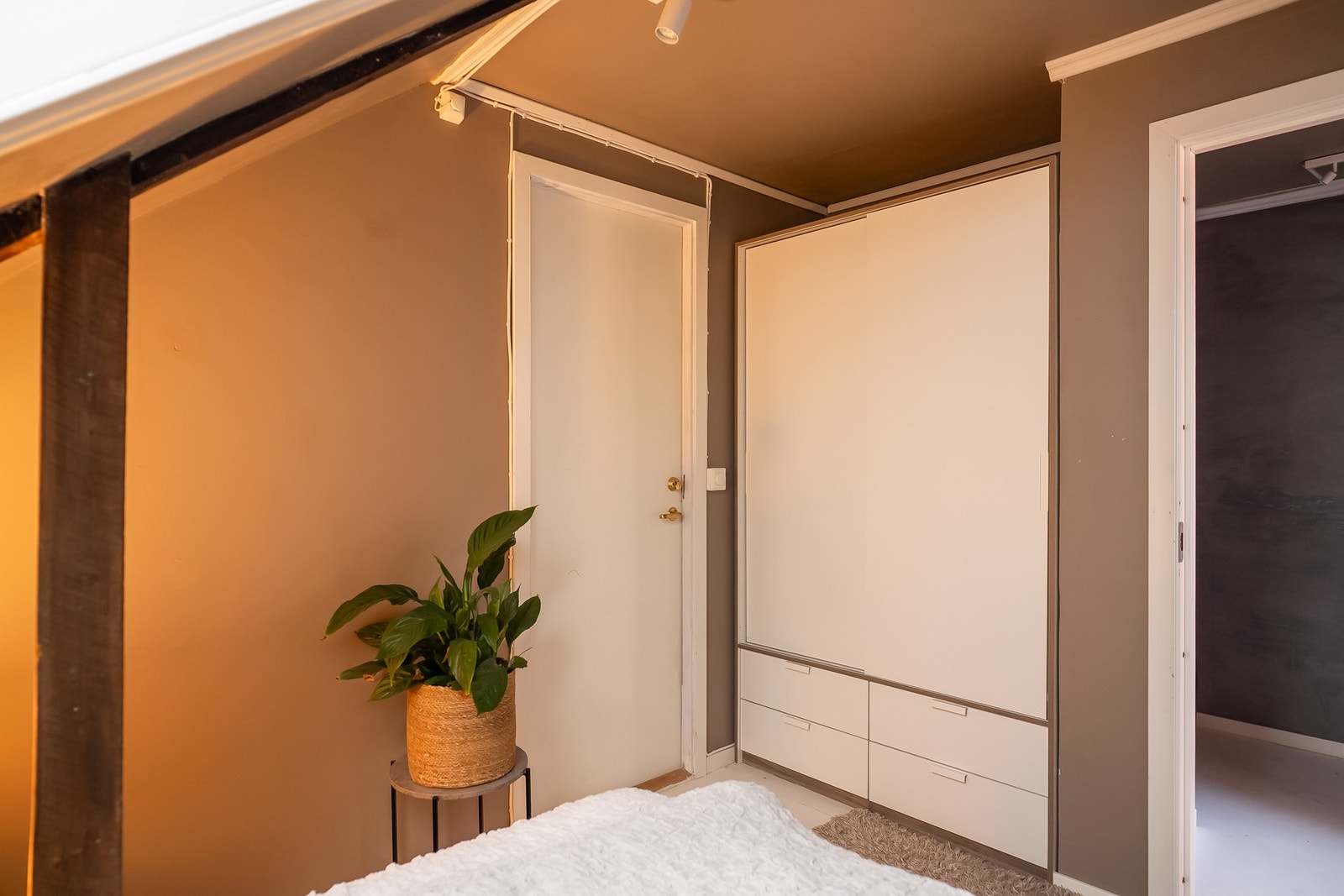 Praktisk garderobeløsning som medfølger handelen. Galleribilde