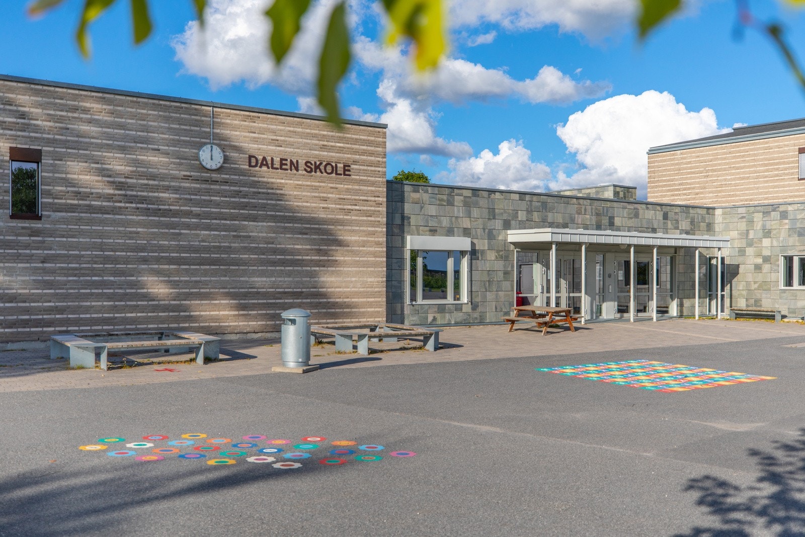 Dalen skole. Galleribilde