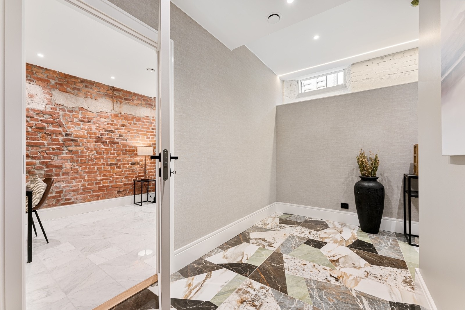 Fra entreen er det adkomst til boligens soverom nr. 2. Galleribilde