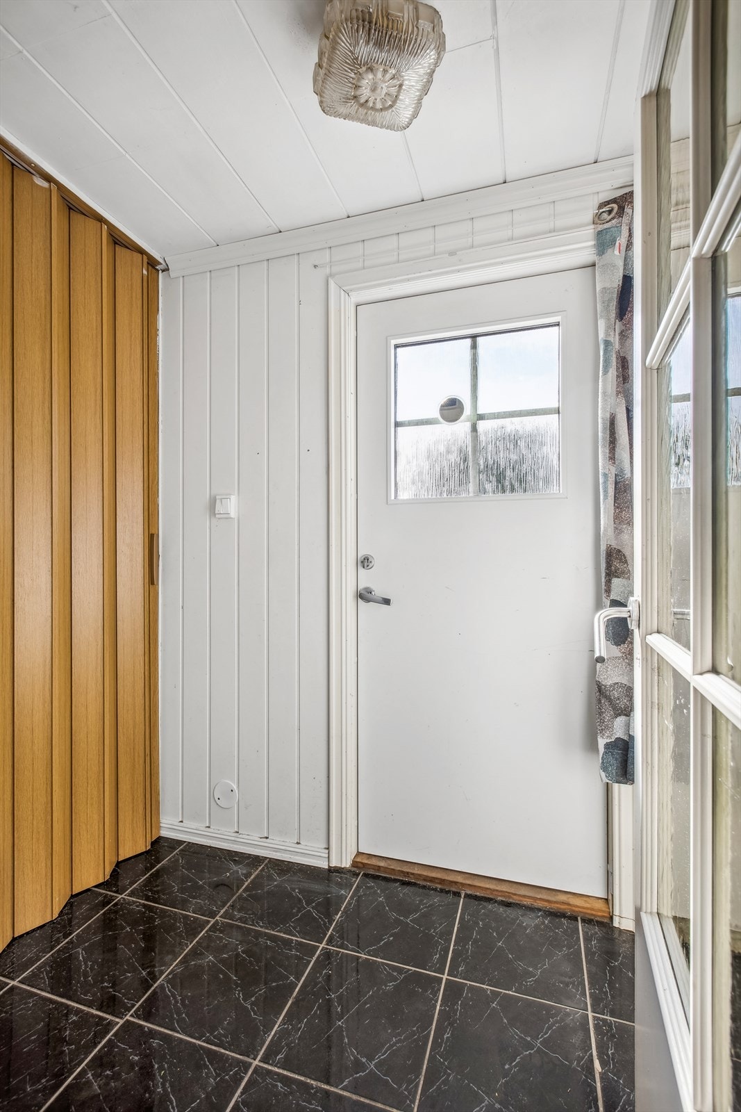 Velkommen inn til den innredede hybelen i underetasjen Galleribilde