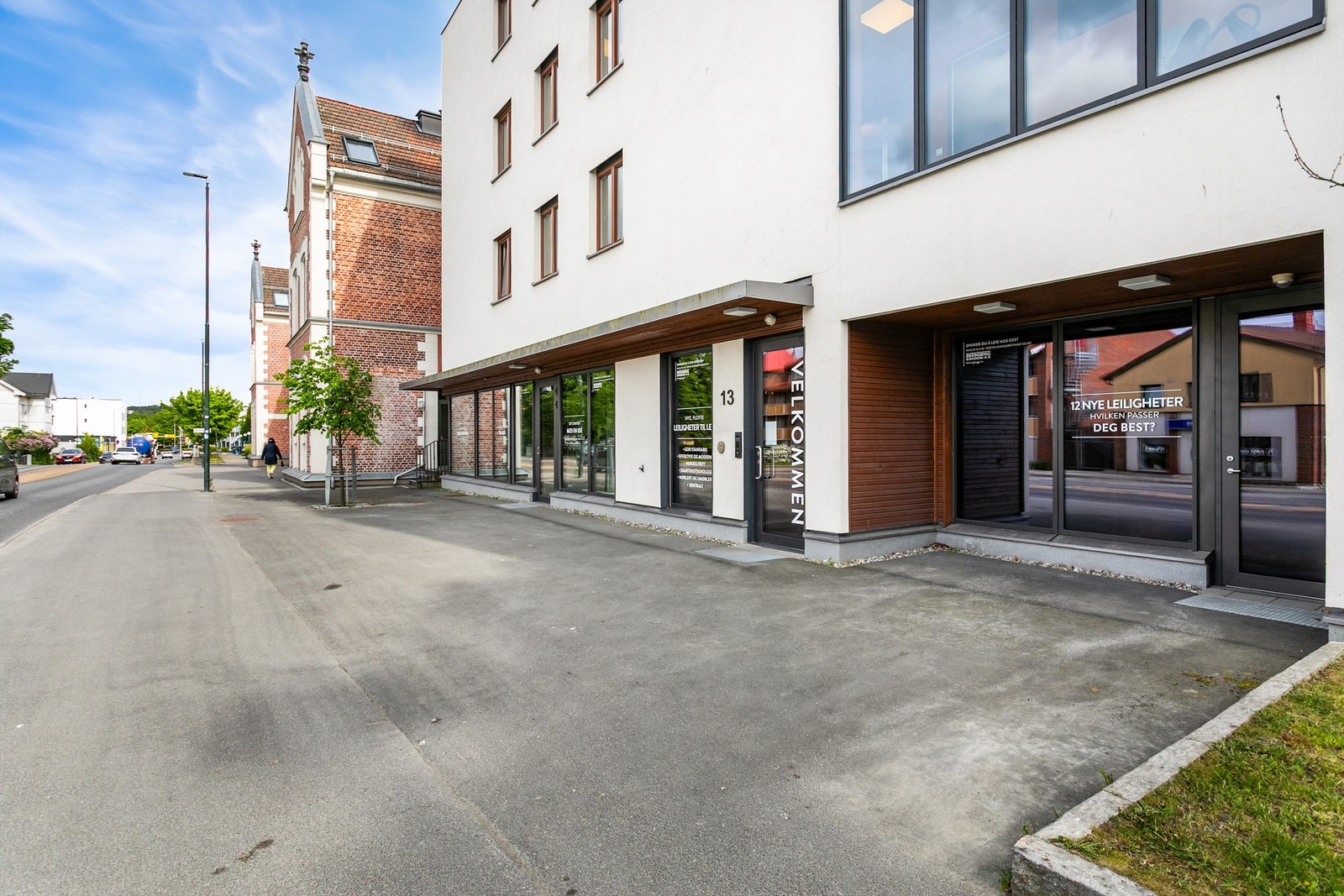 Hovedinngangen har calling-anlegg som betjenes fra leilighetens entré. Heis i bygget gir enkel adkomst. Galleribilde