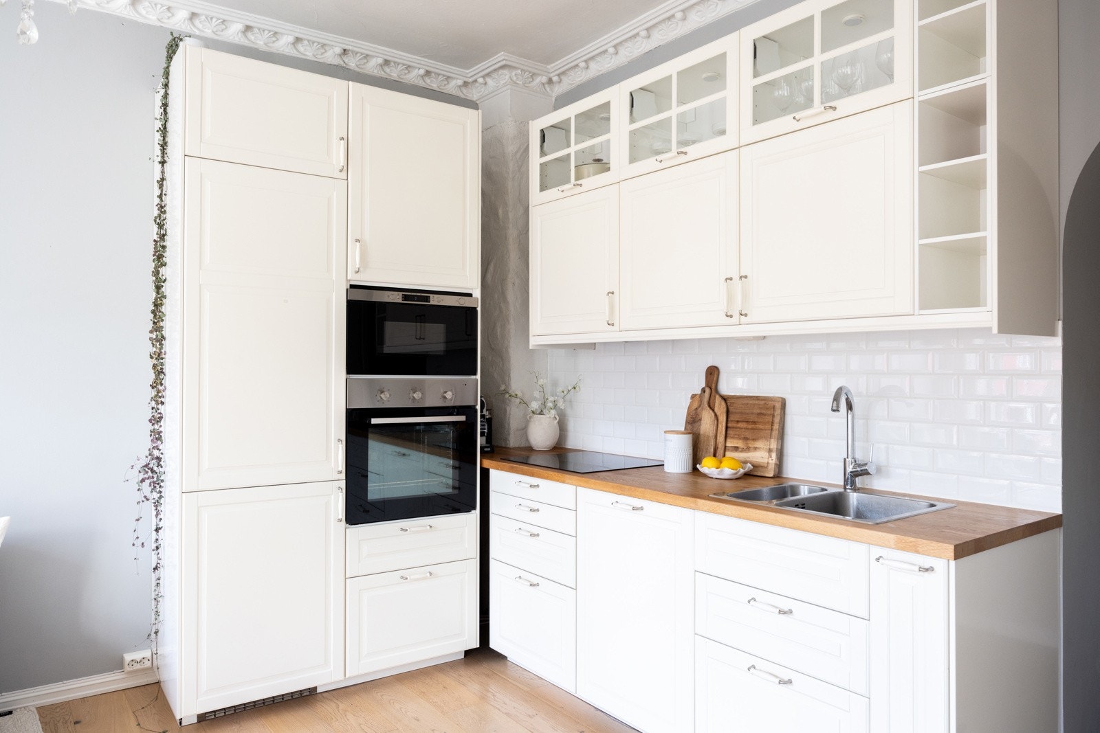 Det er montert automatisk vannstopper og komfyrvakt. Galleribilde