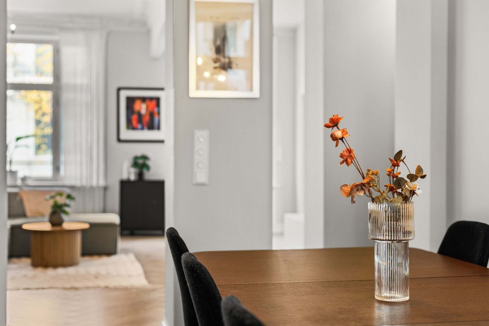 Fra kjøkkenet inn mot stuen Galleribilde