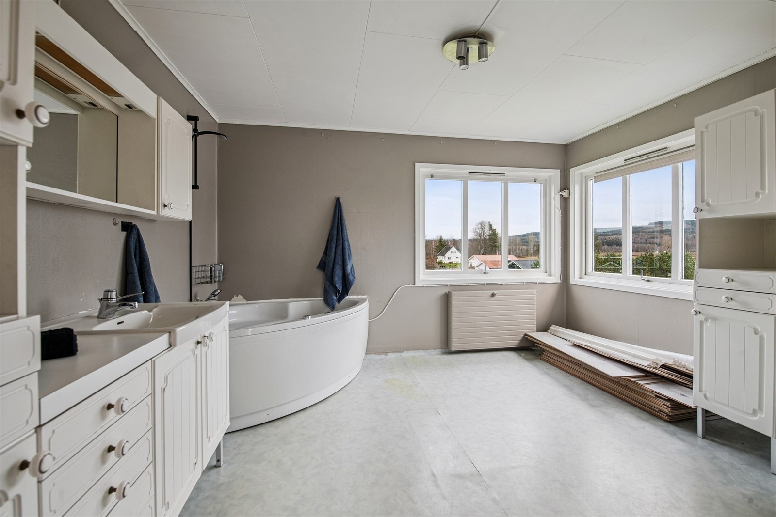 Badet i andre etasje er romslig og klargjort for ferdigstillelse etter eget ønske. Galleribilde