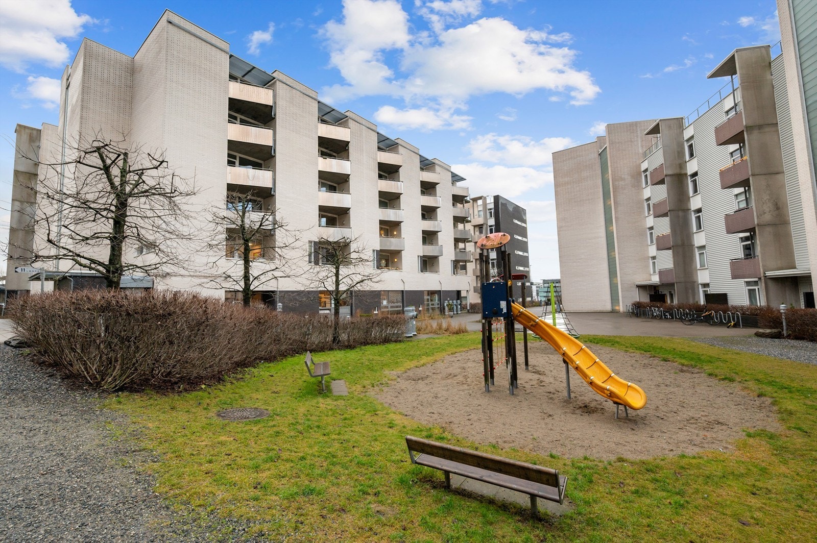 Trygge og bilfrie uteområder, ideelt for barnefamilier. Galleribilde