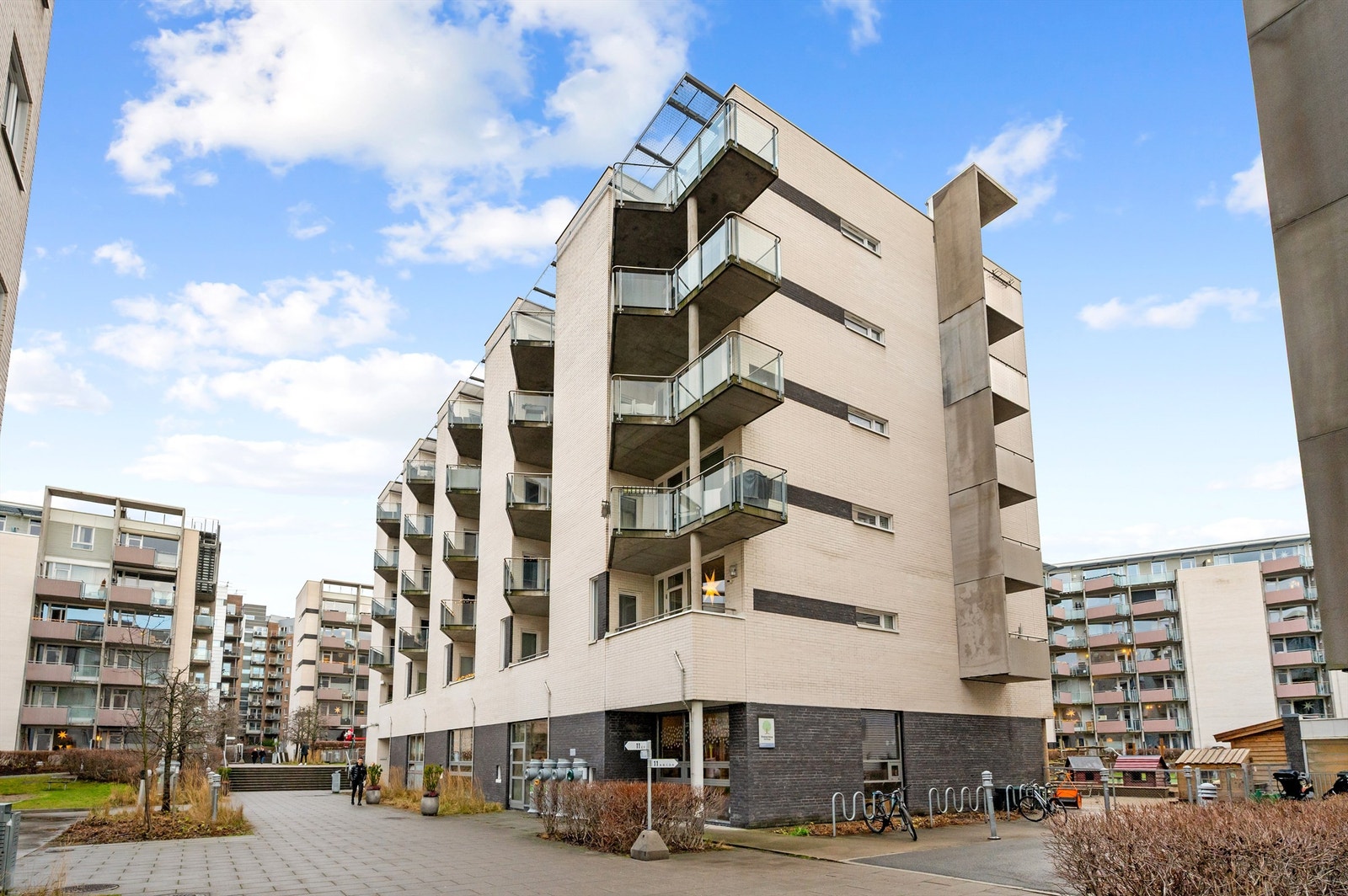 Moderne boligblokk fra 2007 med heis. Galleribilde