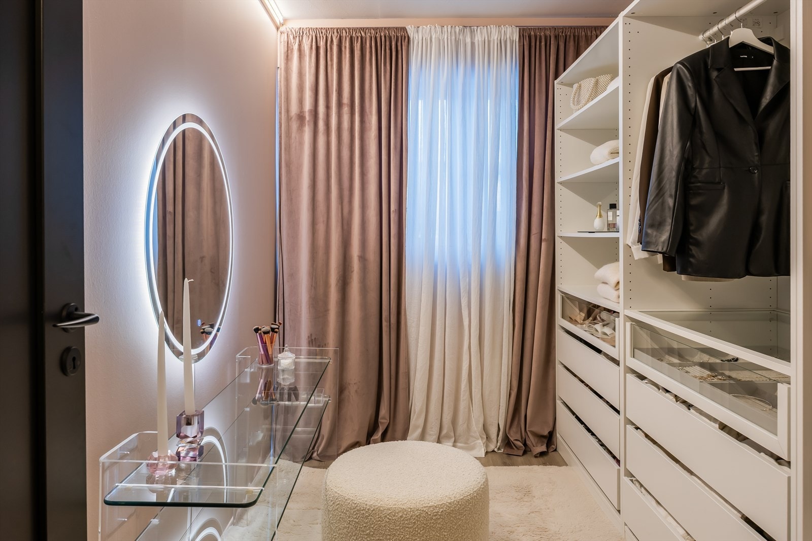 De ekstra soverommene egner seg godt til gjesterom, barnerom, walk-in closet, m.m. Galleribilde