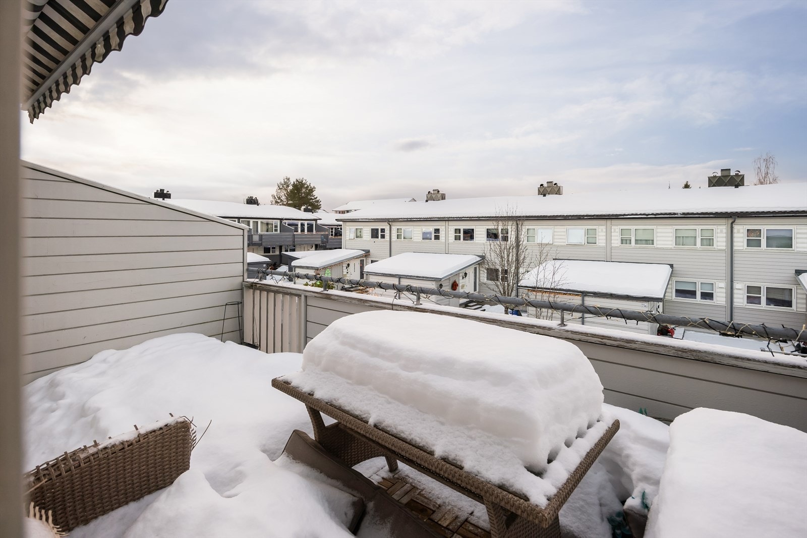 Sørvendt veranda på 11 m² med gode solforhold. Galleribilde