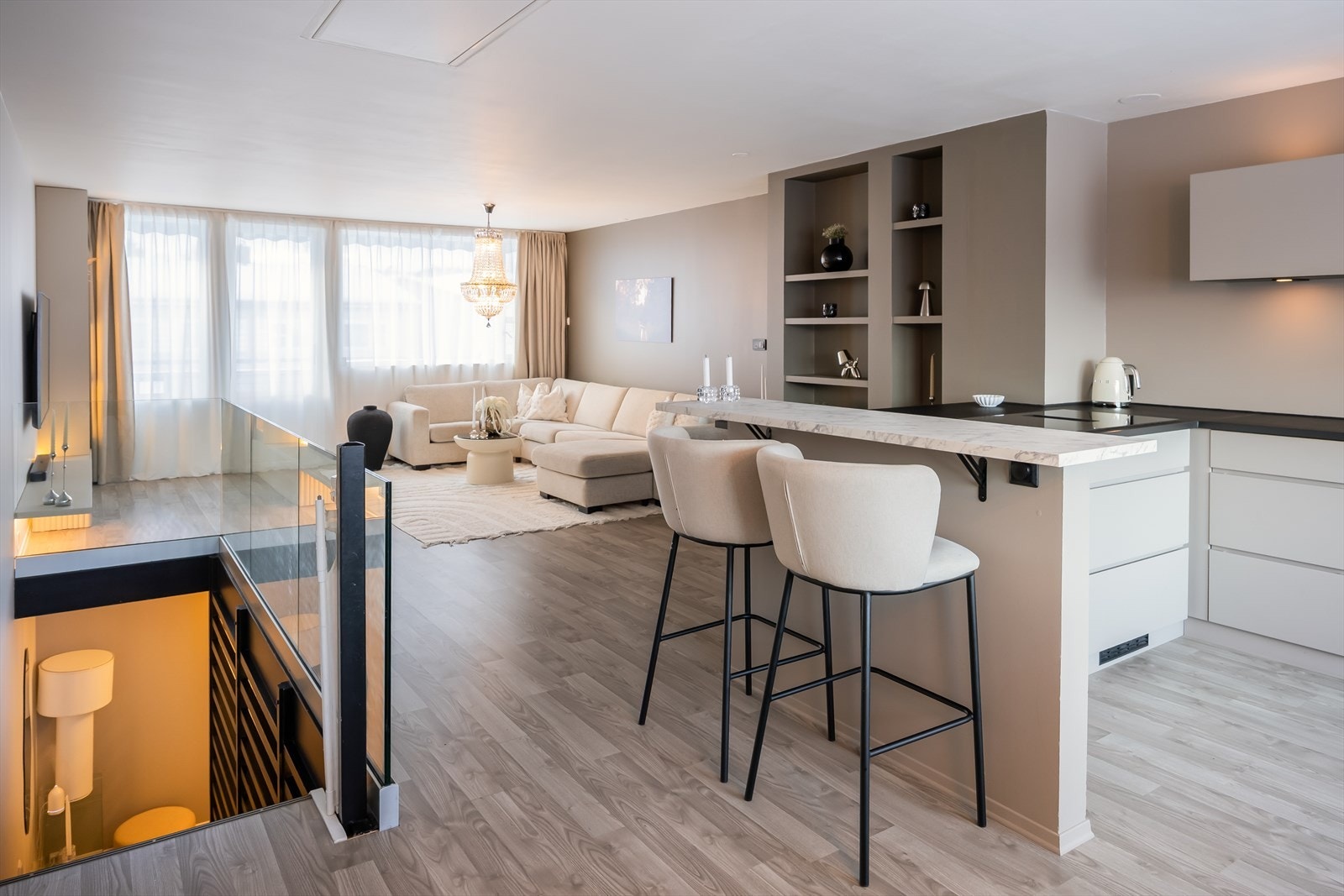 Her bor du i et tilbaketrukket og barnevennlig område med nærhet til skoler, barnehager, turområder, dagligvarebutikker, treningssentre og øvrige servicetilbud på Flatåsen og City Syd. Galleribilde