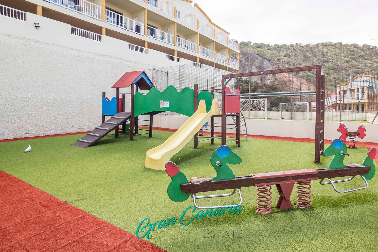 Uteområdene på andre siden slik de er i dag. Det vil bli gjort ytterligere forbedringer Galleribilde