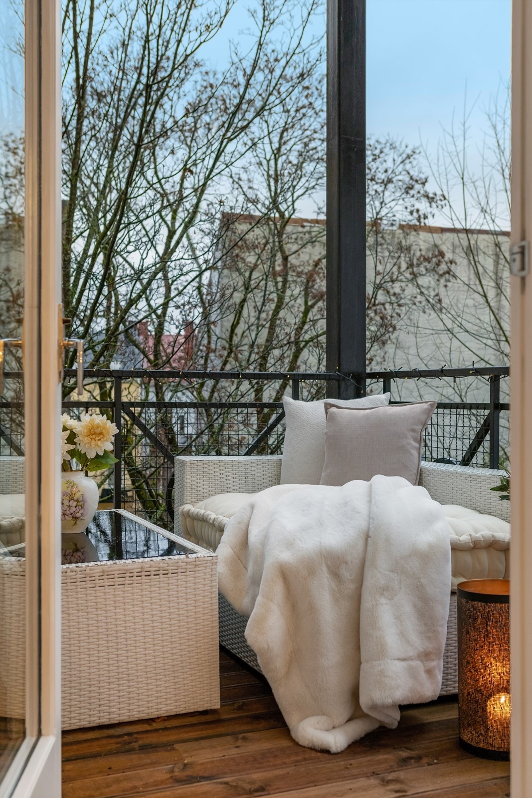 Balkongen har god plass til hyggelig sittegruppe samt grill. Galleribilde