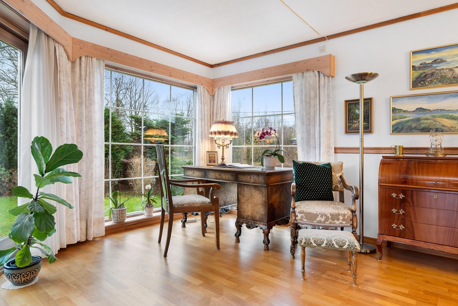 Eiendommen fremstår som en innbydende og gjennomført enebolig med en kombinasjon av funksjonalitet og romslighet. Galleribilde