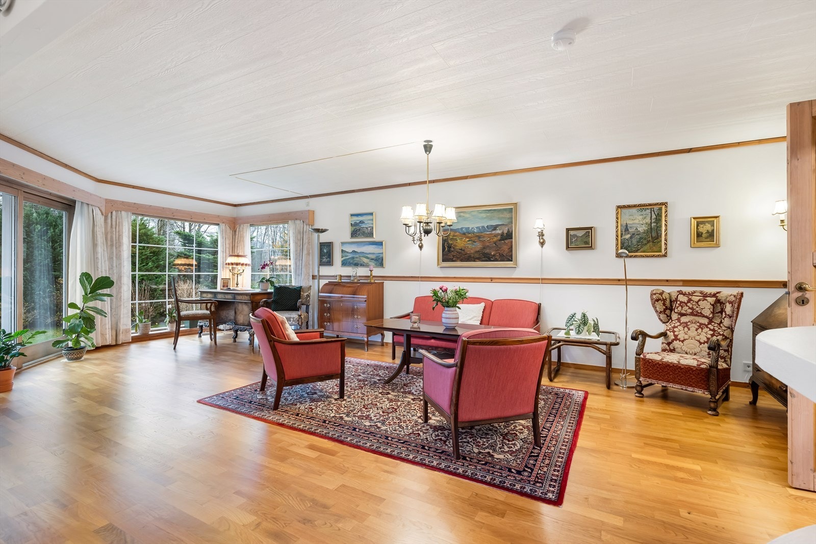 Stuen har en naturlig inndeling i ulike soner. Galleribilde