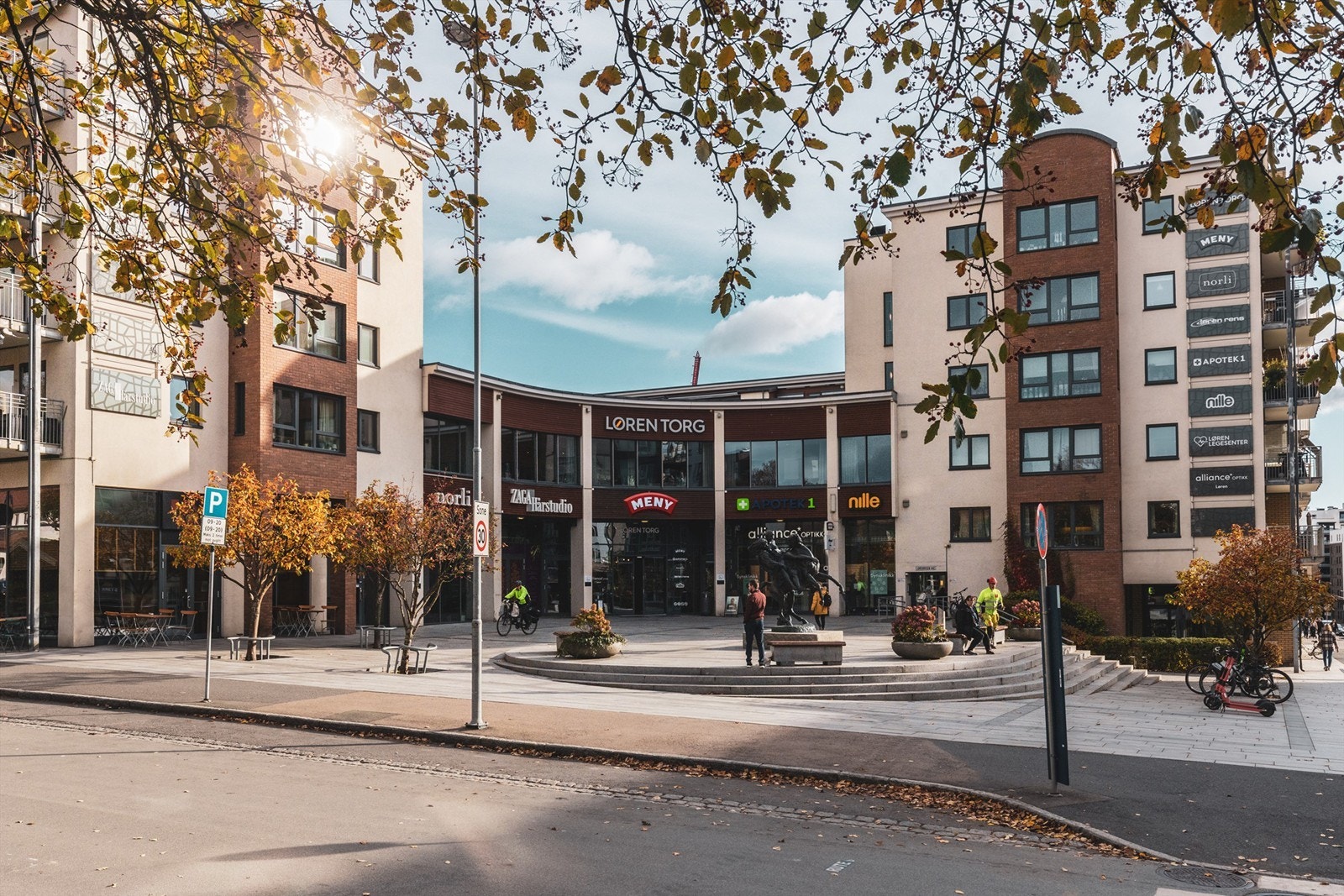 Løren torg ligger i gangavstand med et bredt utvalg forretninger og servicetilbud. Galleribilde