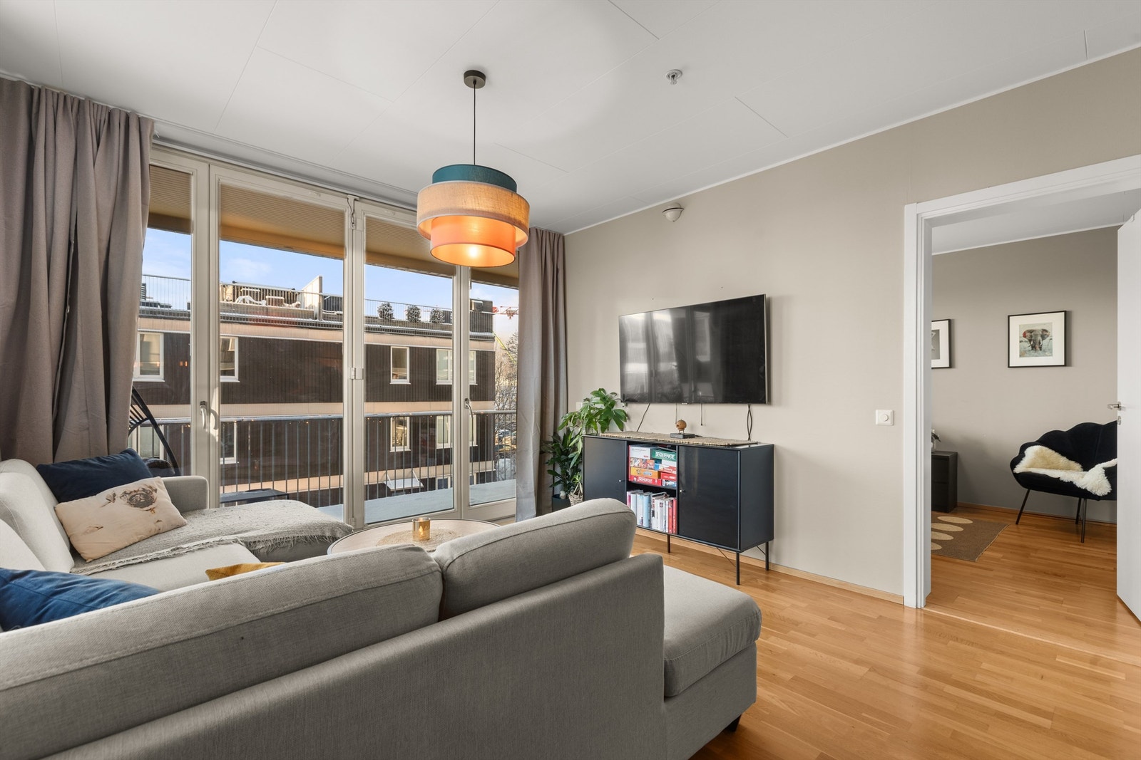 Videre er det utgang til den herlige balkongen. Galleribilde