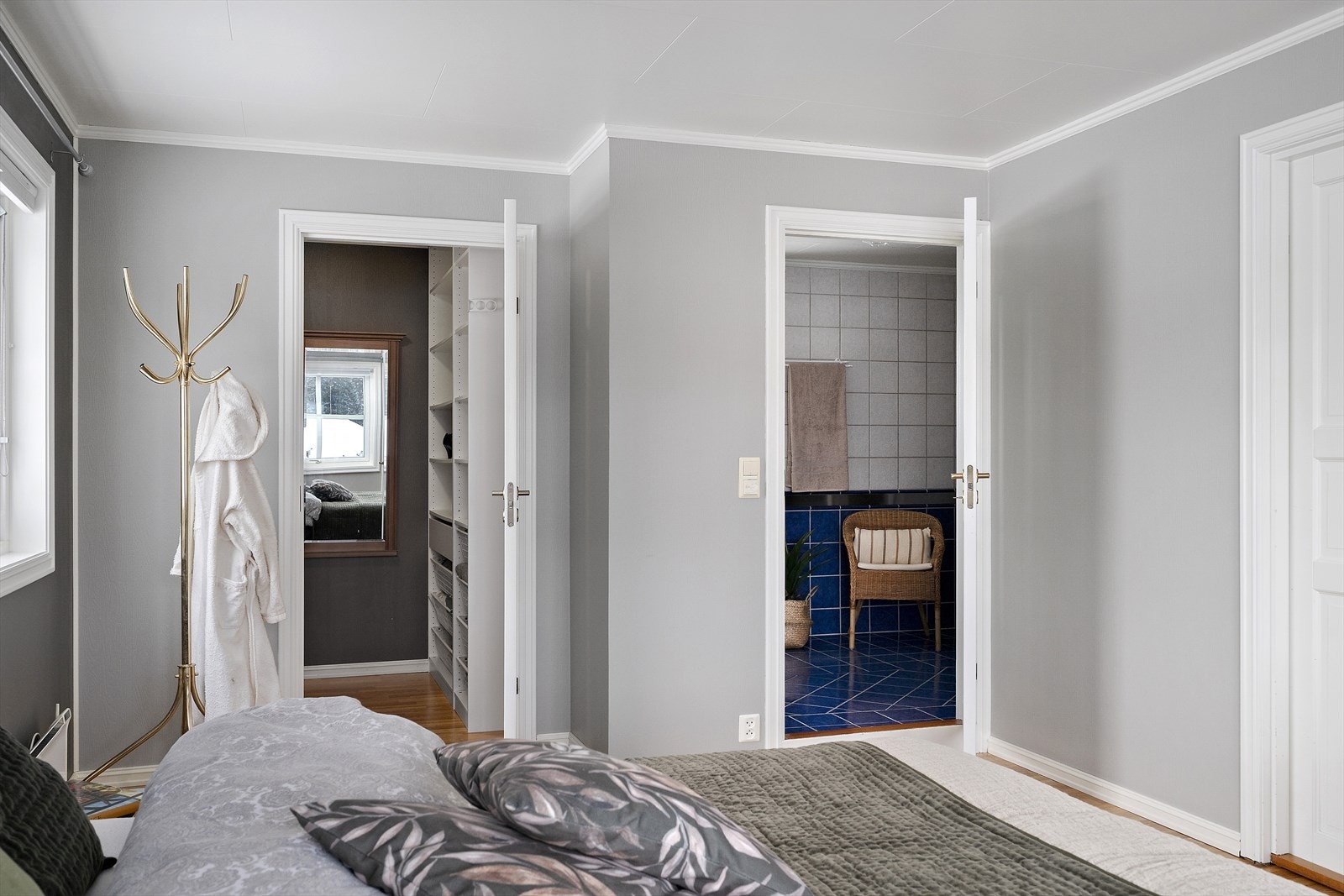 Soverom med direkte adkomst til eget baderom. Galleribilde