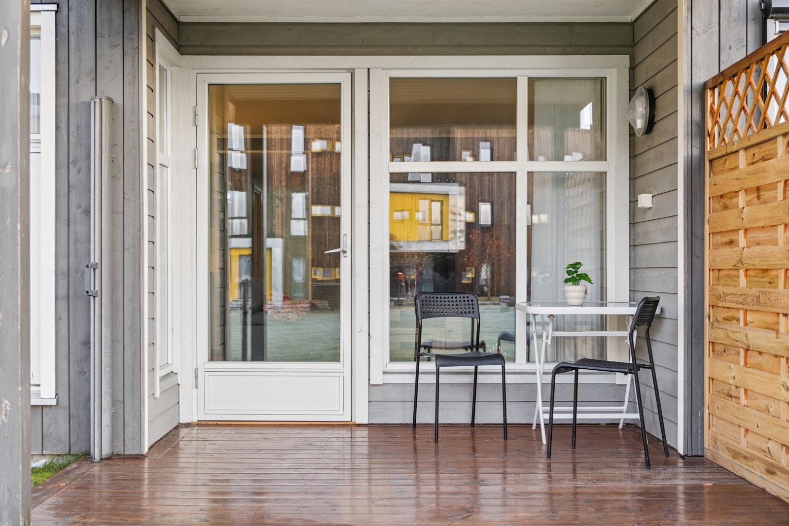 Lun og takoverbygd terrasse på 7 m². Galleribilde