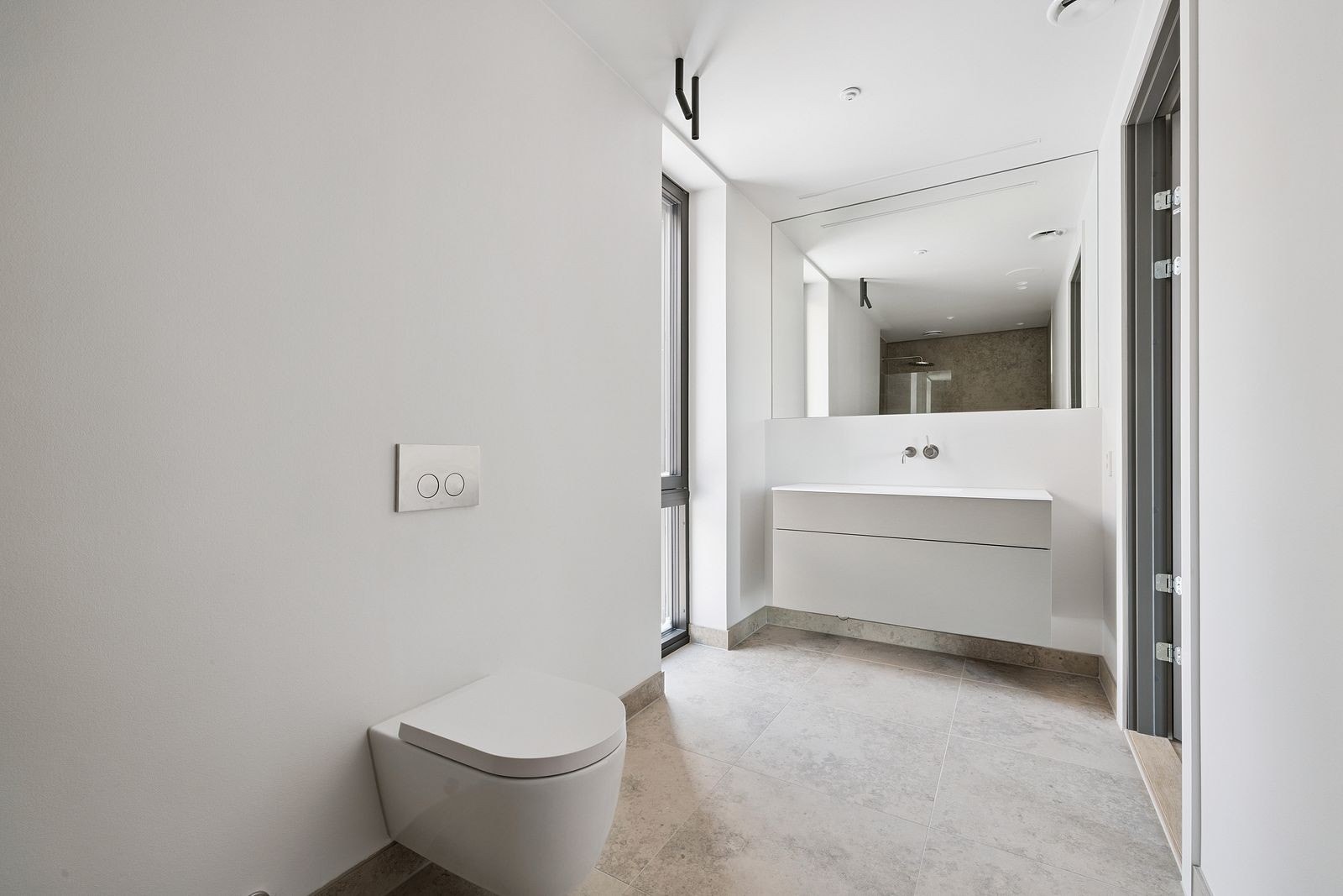 Toalettrom. Galleribilde