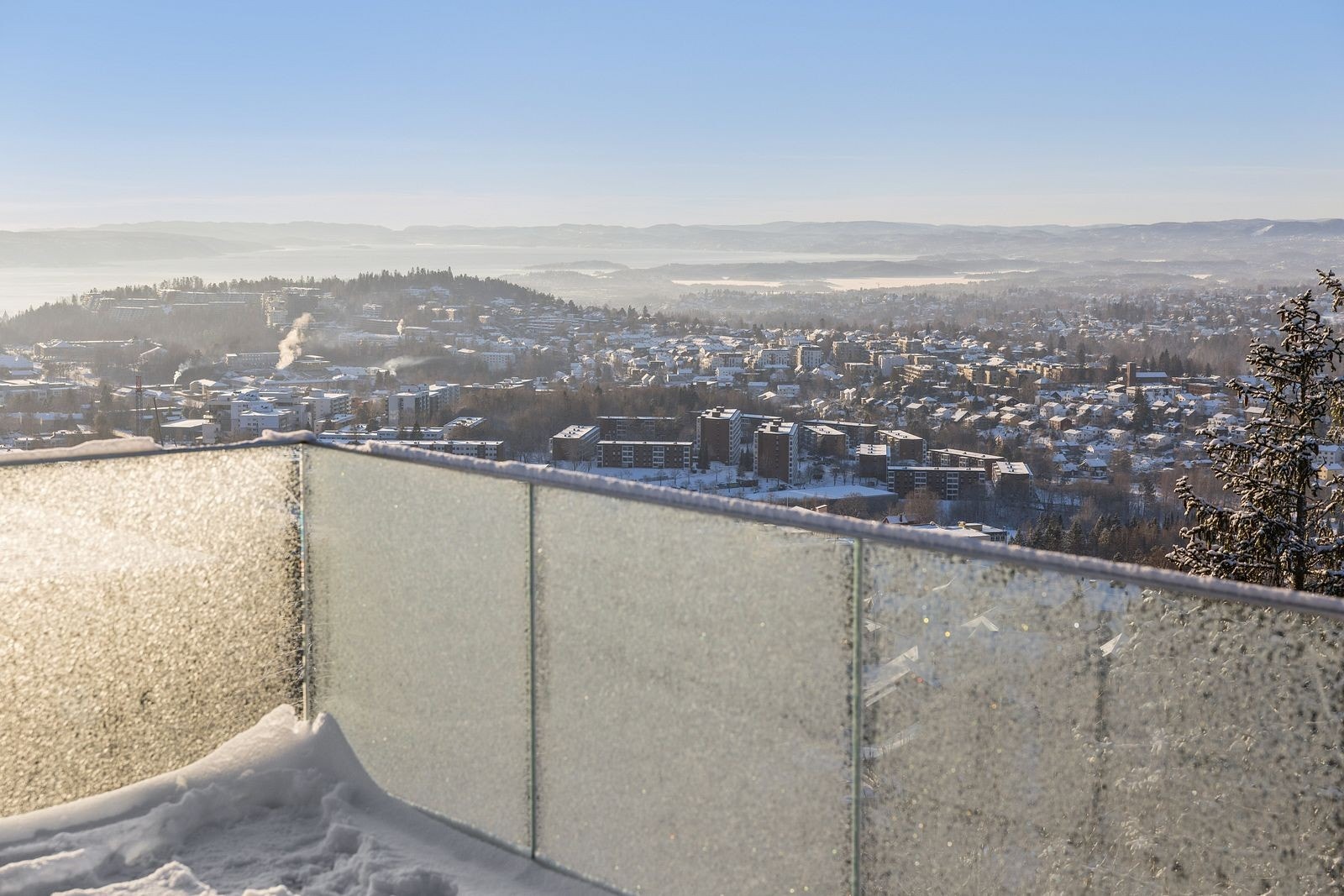 Utsikt fra terrassen. Galleribilde