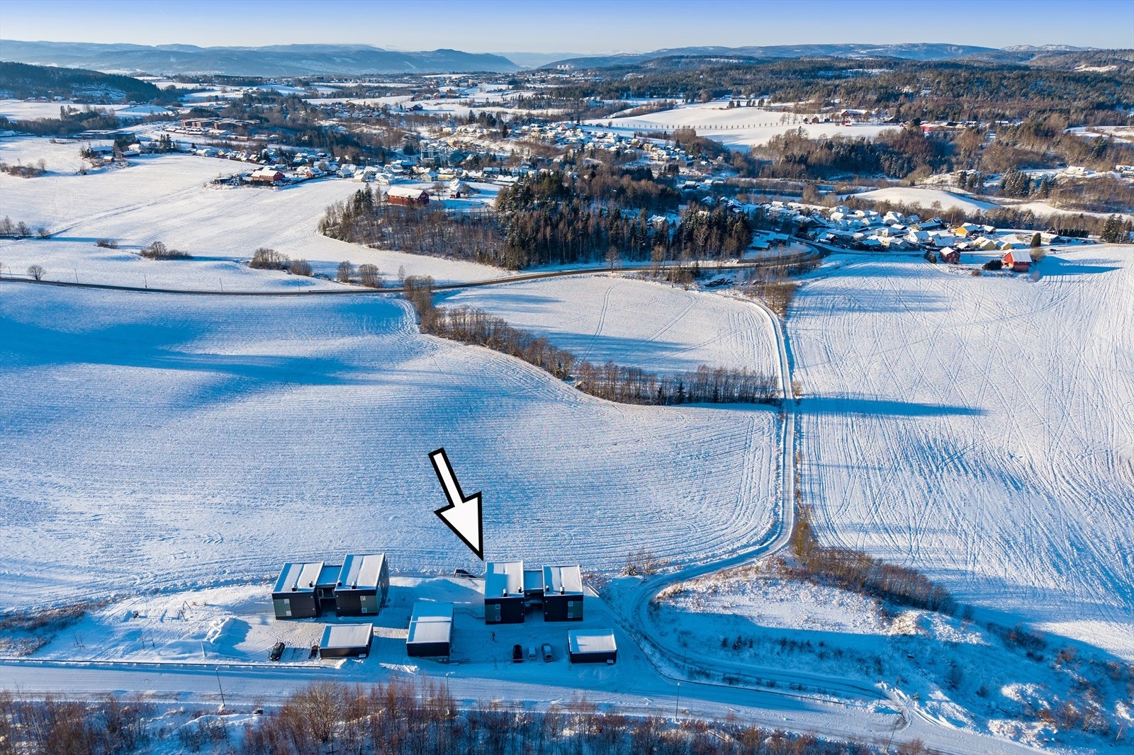 Nærmiljøet byr på gode oppvekstforhold og enkel tilgang til varierte friluftsområder som kan benyttes året rundt. Galleribilde