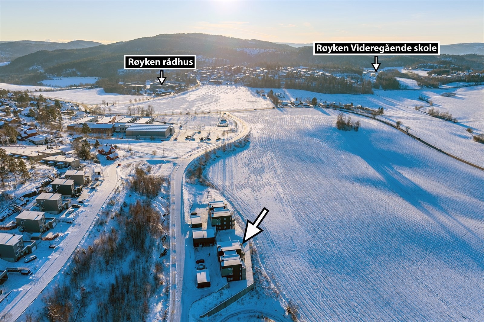 Området oppleves som rolig, trygt og barnevennlig, med kort avstand til både barnehager og skoler. Galleribilde