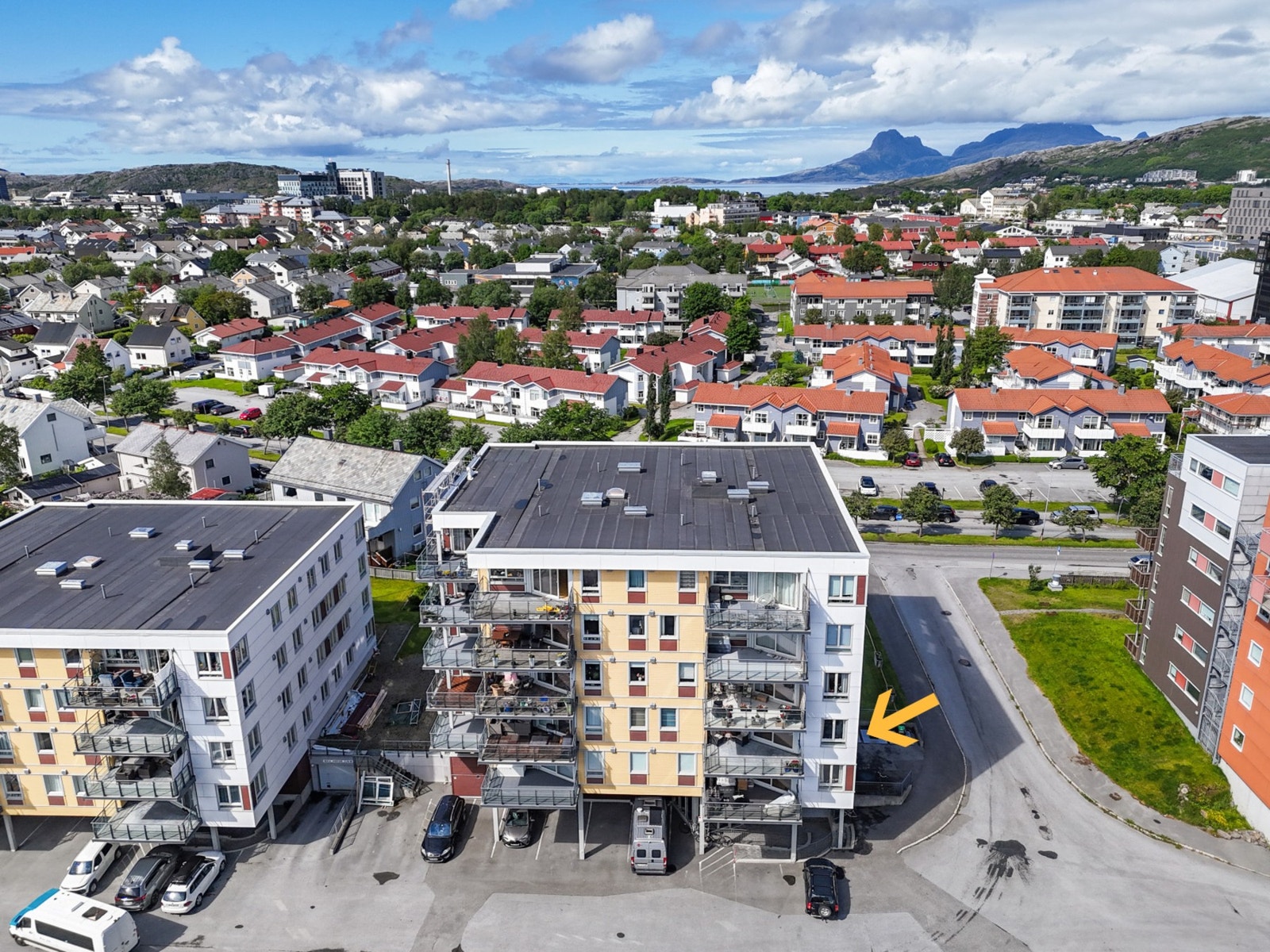 Leiligheten ligger fint til i 3.etasje på hjørne i attraktive Spektrum Allé. Galleribilde