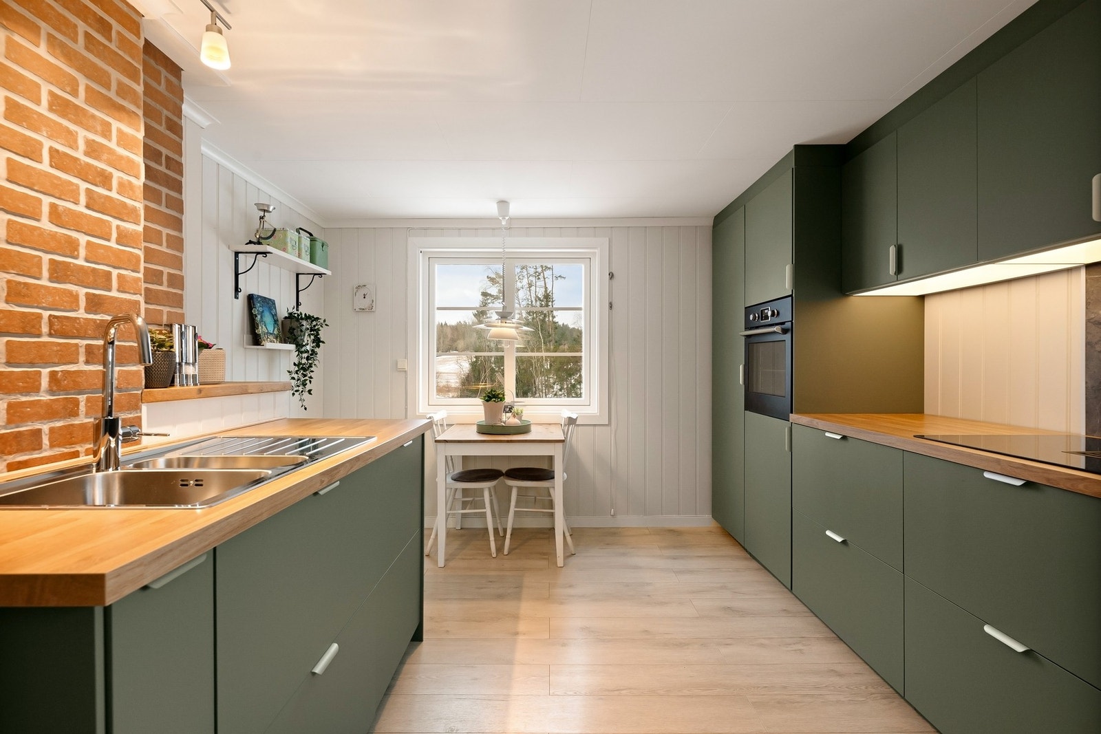 Det ble satt inn ny kjøkkeninnredning i februar 2025. Galleribilde