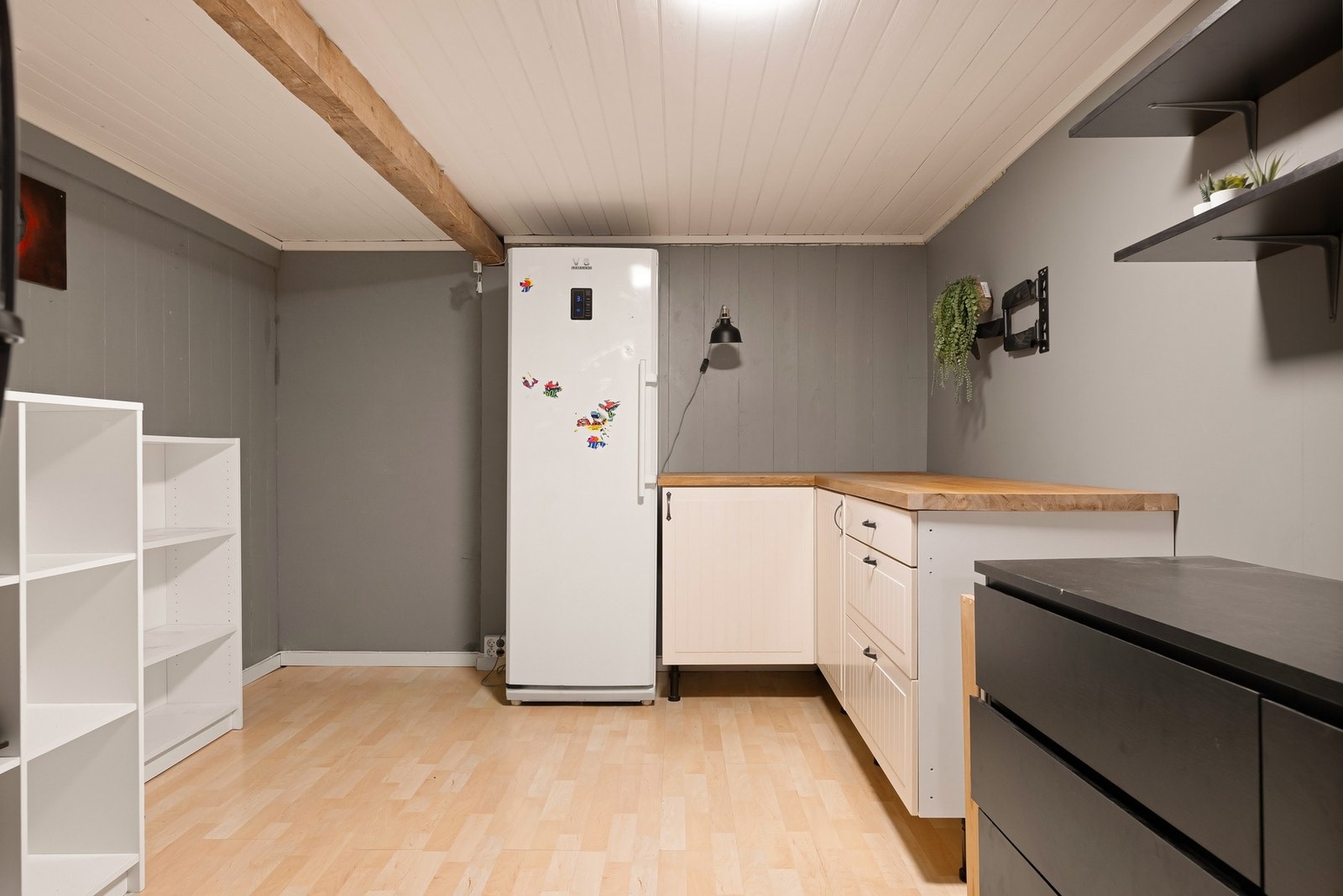 Innredet rom i kjeller. Merk; Kjeller er ikke godkjent for varig opphold. Galleribilde