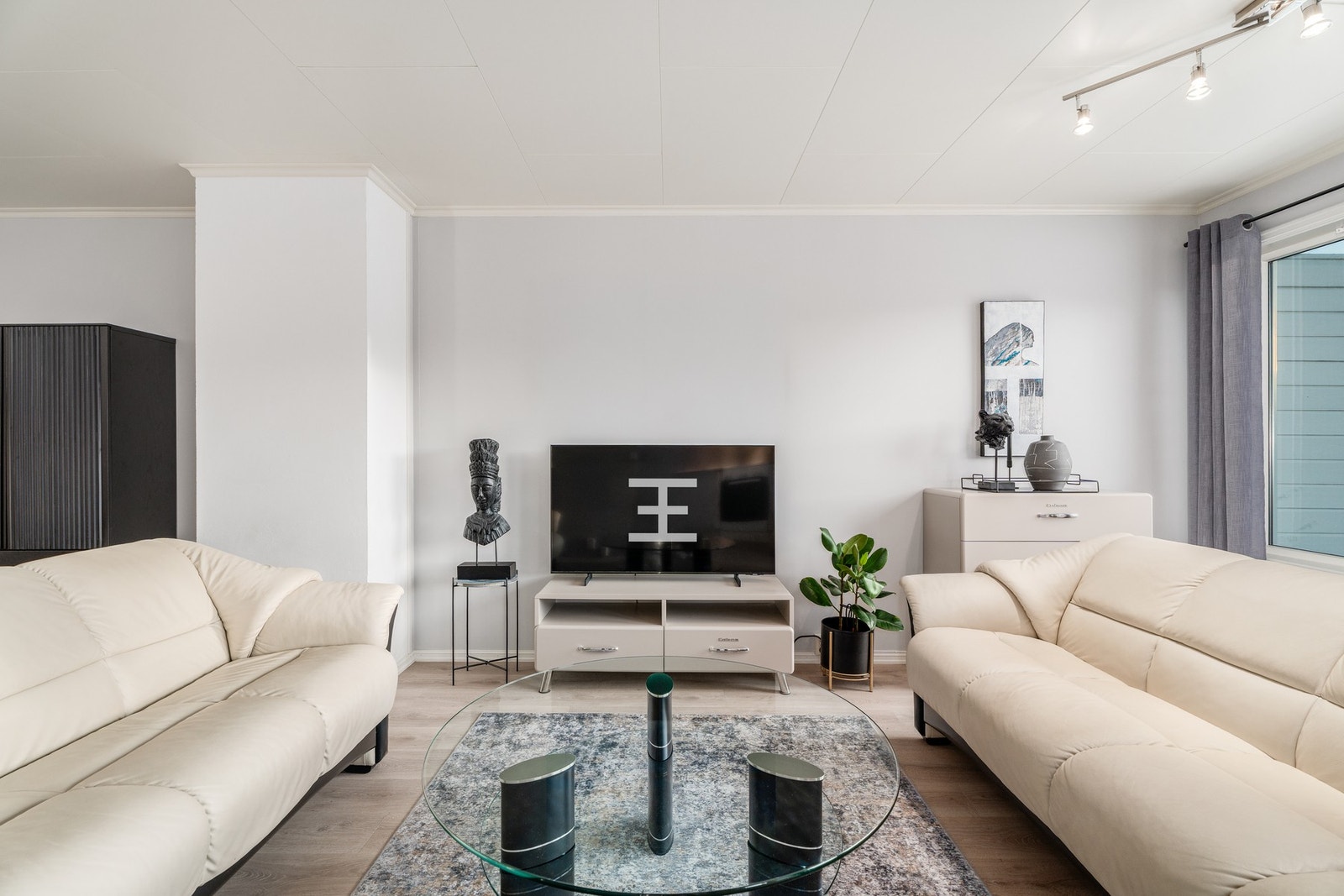 Leiligheten har pipe så om du vil sette inn ildsted så har du muligheten til det. Galleribilde