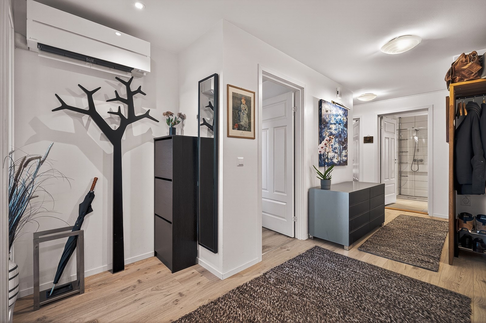 Gulvvarme i gang/kontor og bad i 1.etg samt bad i 2.etg Galleribilde