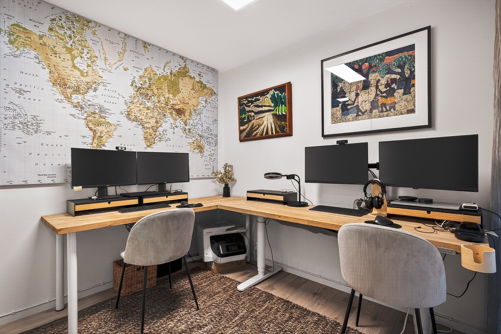 Kontorløsning i boligen 1.etasje. Galleribilde