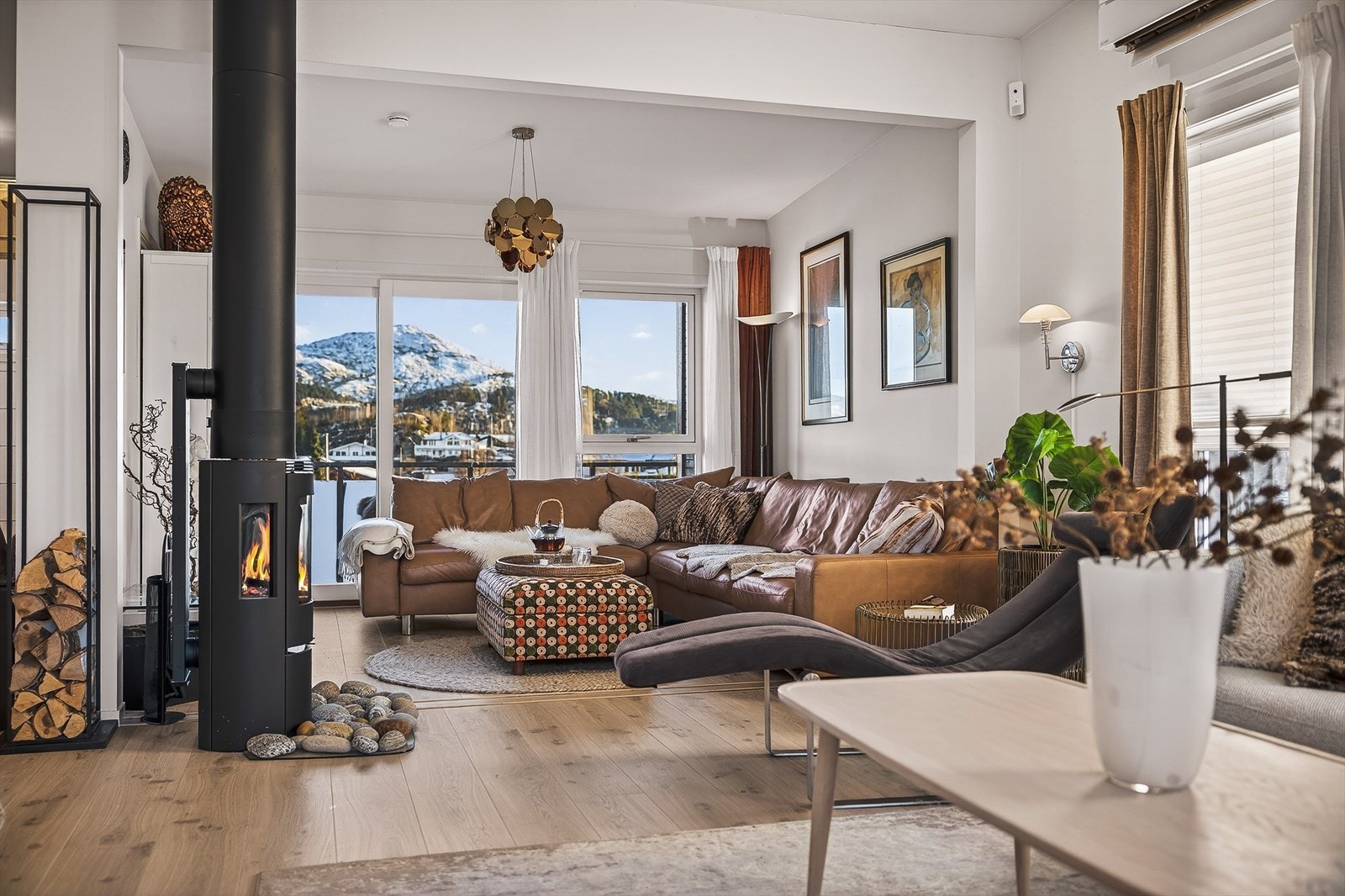 Boligen er å anse som jevnlig vedlikeholdt både utvendig og innvendig, med gode kvaliteter samt planløsning. Galleribilde