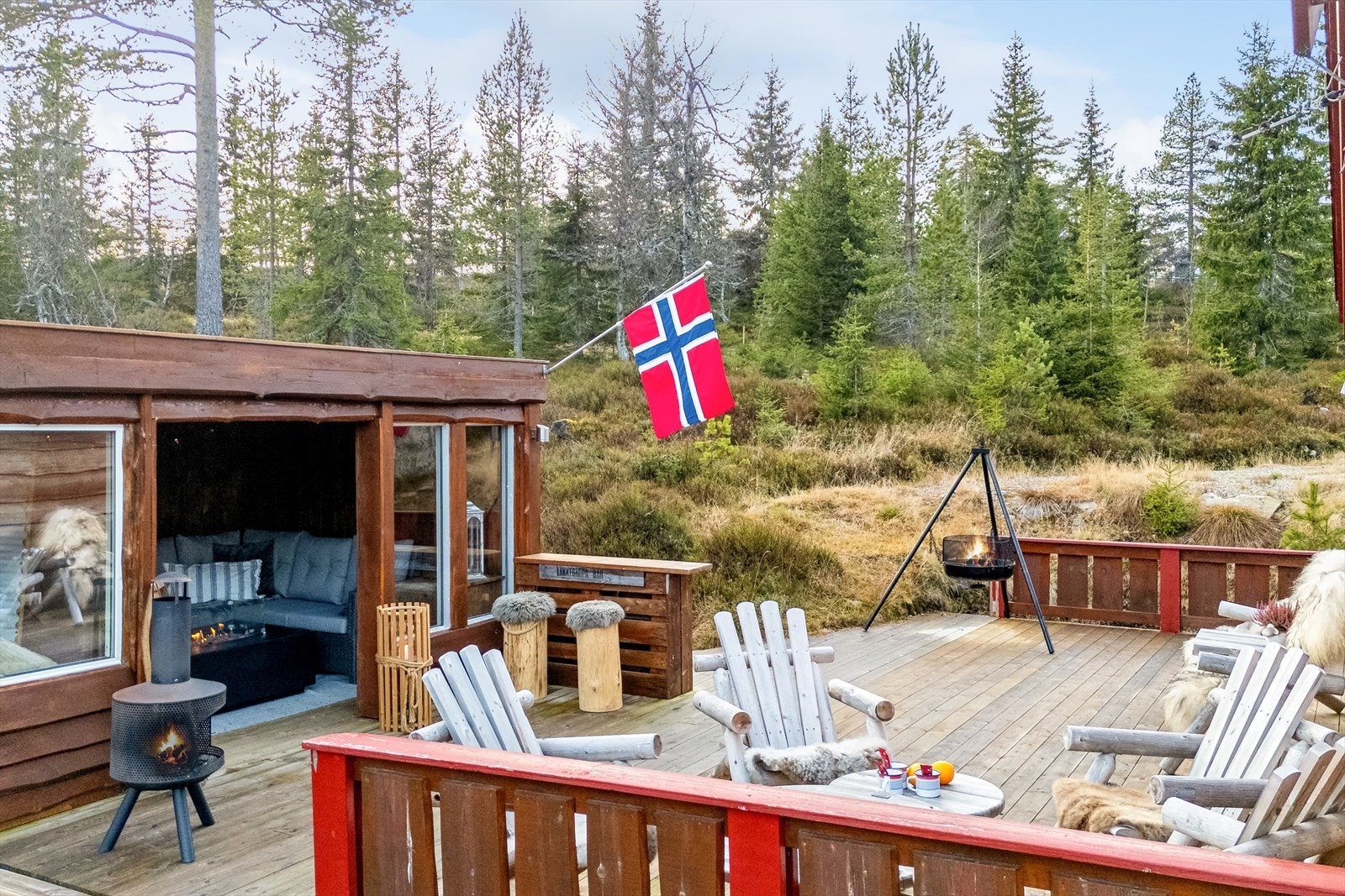 En hyggelig opparbeidet uteplass i god størrelse! Galleribilde